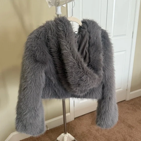 Viral Wild Fable Grey Hooded Fur Jacket NWT - Picture 4 of 9